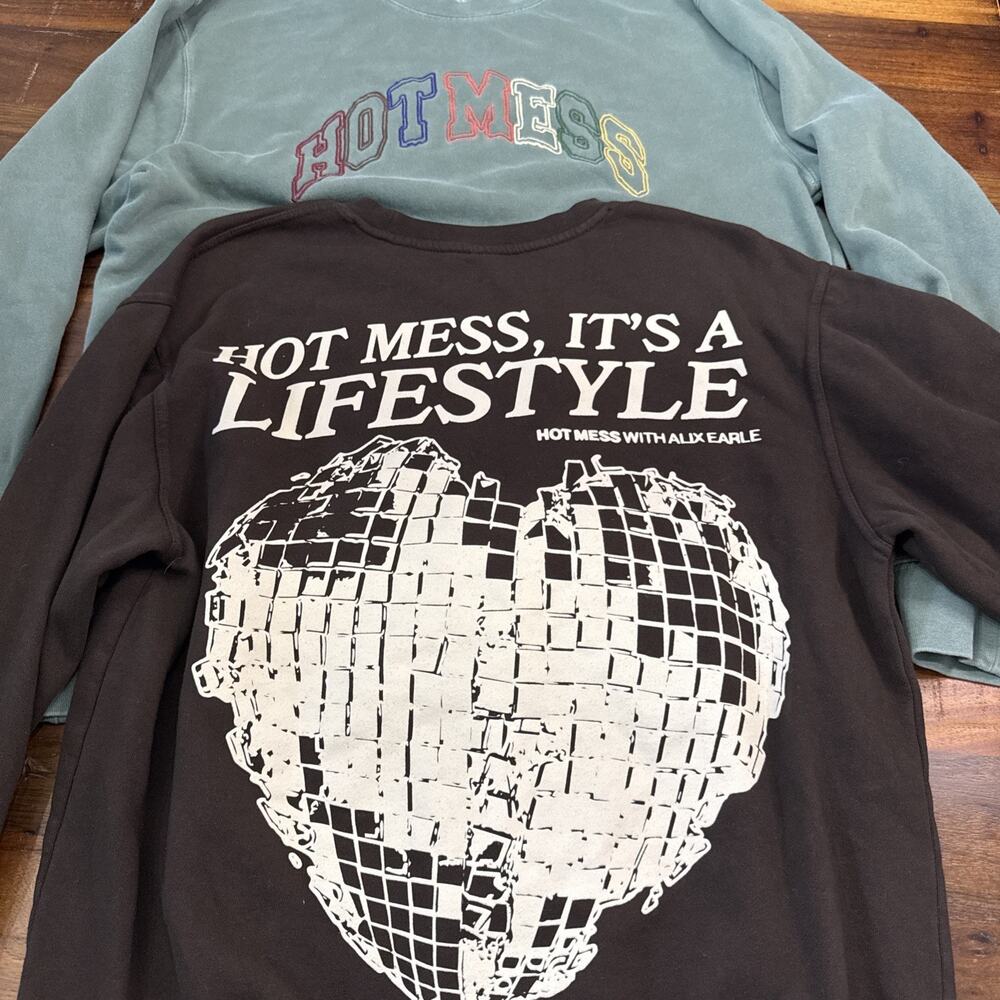 2 Hot Mess Alix Earle Sweatshirt Pullover Disco Heart Medium Brown/Green